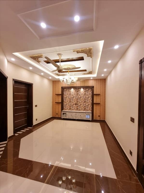 10 Marla House For Sale in Bahria Town 4