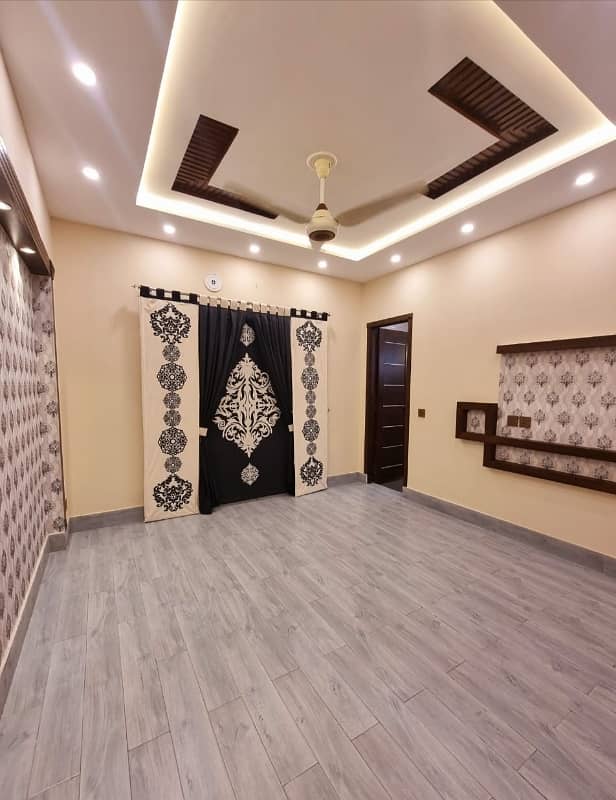 10 Marla House For Sale in Bahria Town 5