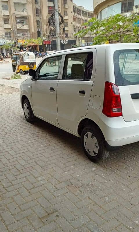 Suzuki Wagon R 2015 3