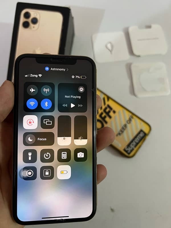 Iphone 11 pro sim working 4