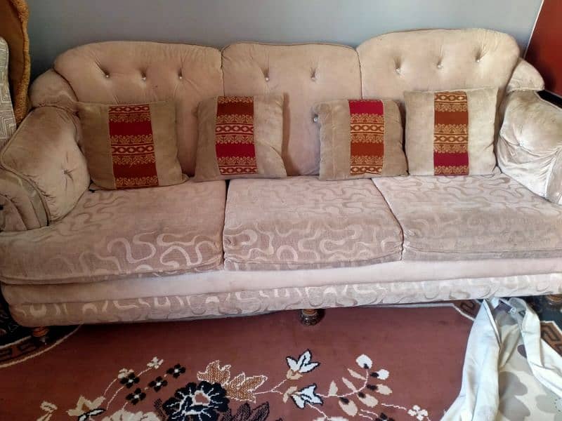 5 Seater Sofa set in 3 Pices 4