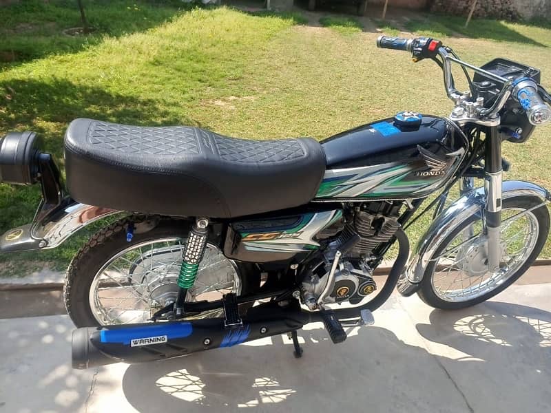 honda 125 10/10 condition with gold number islmabd +dual material …. 0