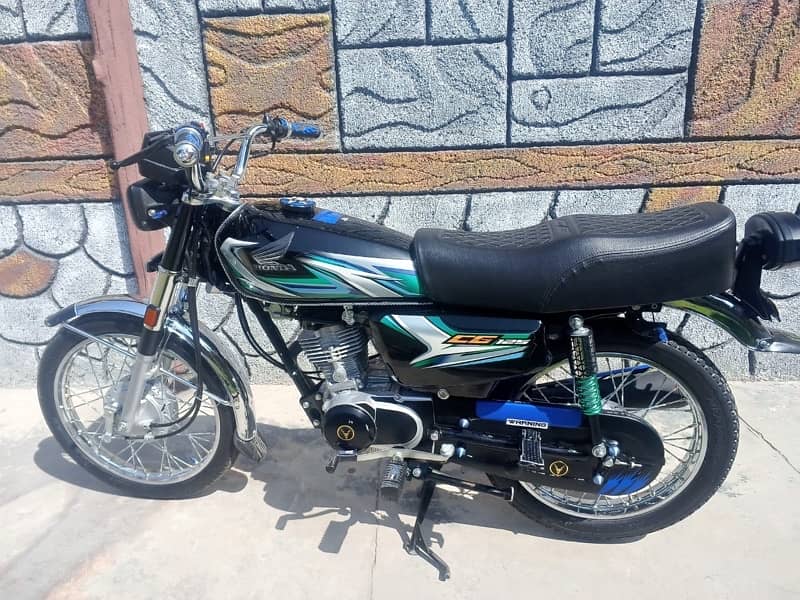 honda 125 10/10 condition with gold number islmabd +dual material …. 1