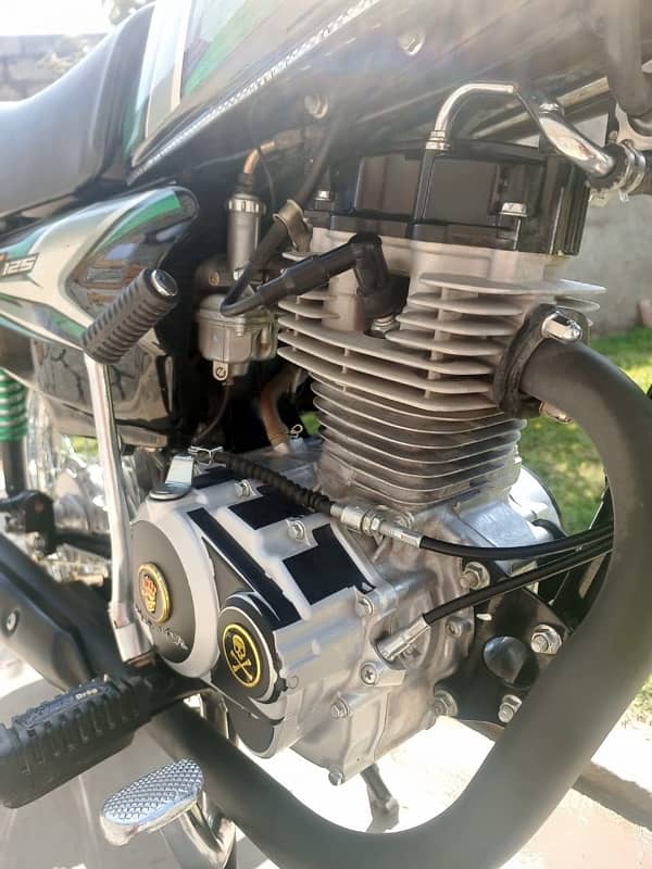 honda 125 10/10 condition with gold number islmabd +dual material …. 4