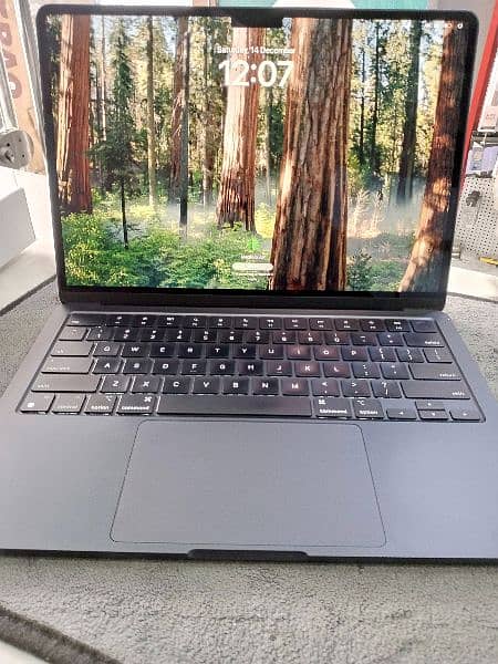 MacBook Air M2 13.6 inch Display 6