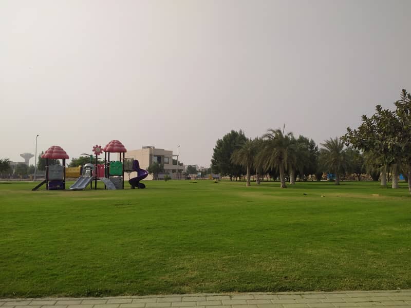 Precinct 1 Prime Location Residential Plot in populated precinct near Ginsoy Bahria Town Karachi 1