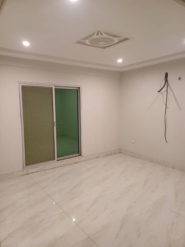 1 Bed Apartment For Sale In Bahria Town Lahore On Investor Rate 11