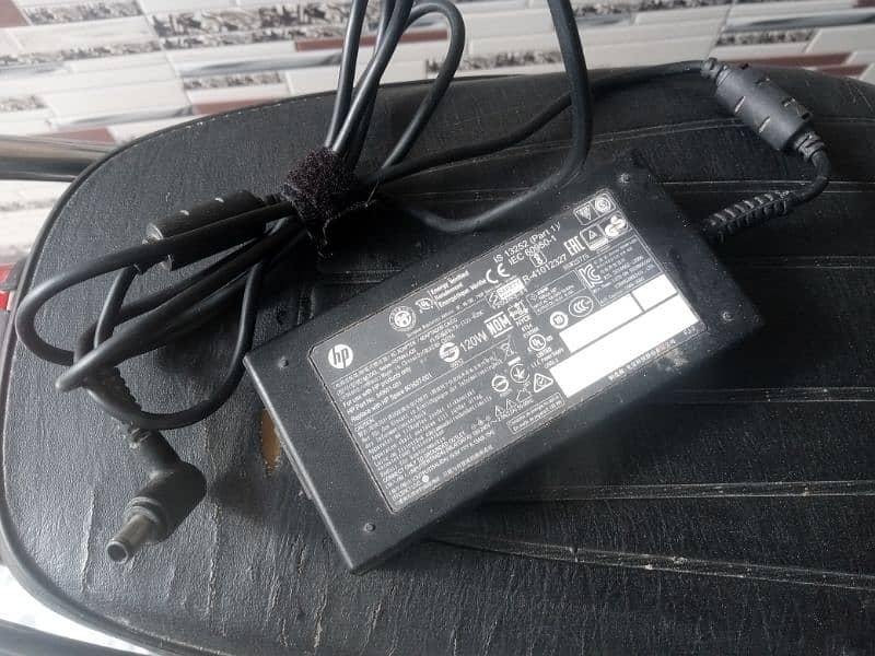 HP Genuine Charger 2