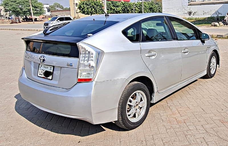 Toyota Prius first owner 4