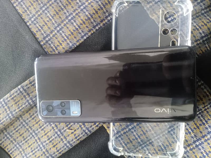 vivo y31 4+1. /128 good condition 1