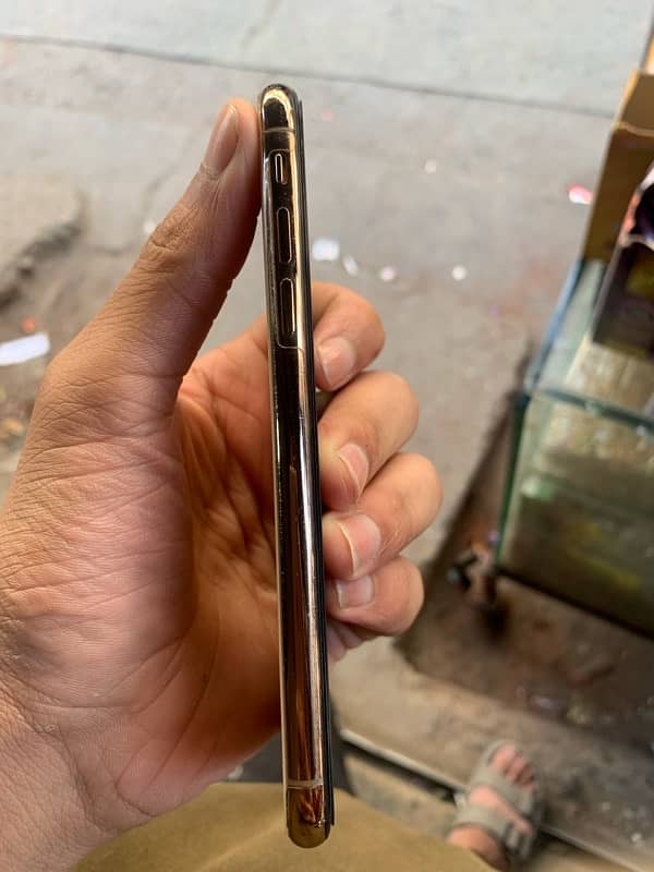 iphone xs factory unlock  urgent sale 5