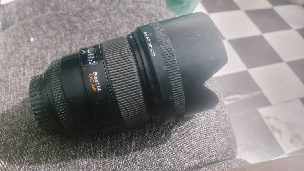 Sigma 85mm f/1.4 EX DG HSM Lens For Canon mount 3