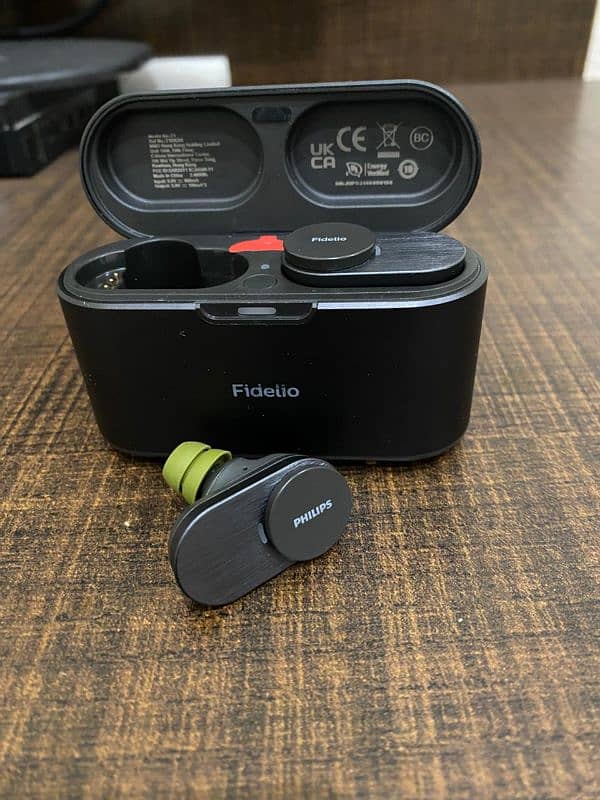 Philips Fidelio T1 Earphones 0