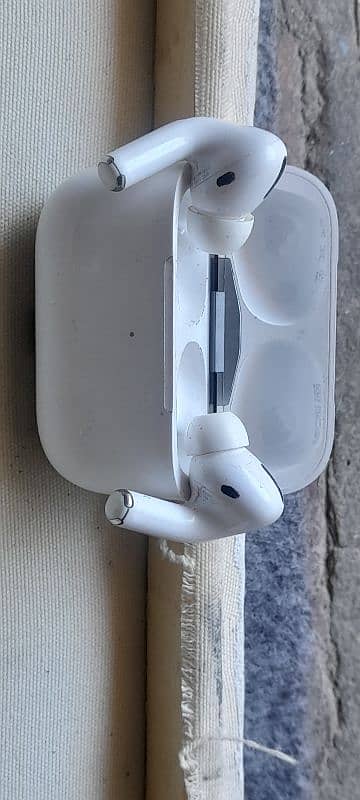 apple Airpods Pro with box and 0