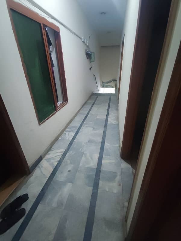 independent flat for rent for bachulars and job holders as well back of umt 4