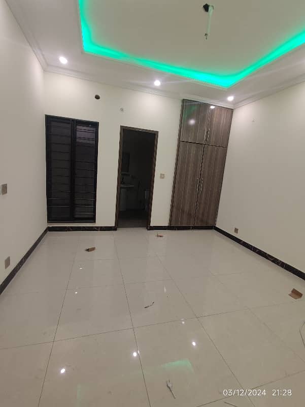 brand new non furnished luxury apartment for rent near ucp and shokat khanum hospital 5