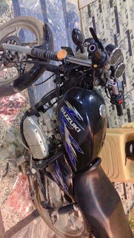 Suzuki 150 GS 8