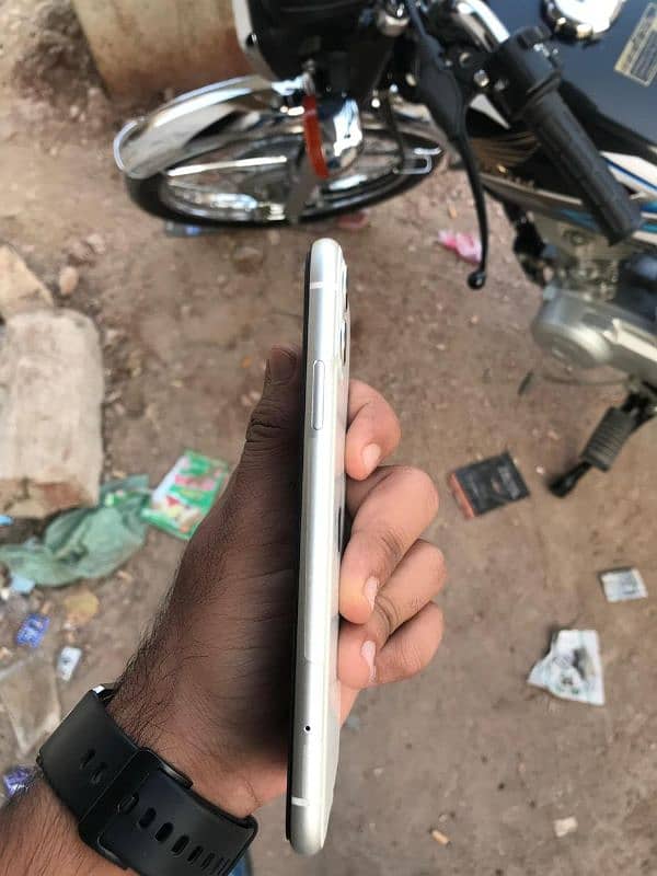 iphone 11 non pta all okay 4