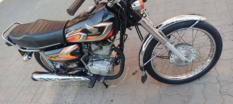 Honda 125 2022 model black color for sale 8