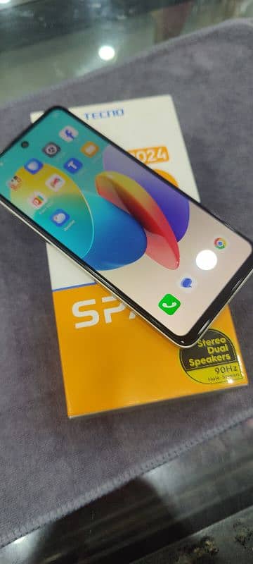 Tecno spark go 2024 4+4/64 GB with box chagr 0