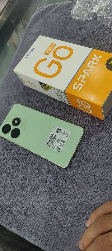 Tecno spark go 2024 4+4/64 GB with box chagr 1