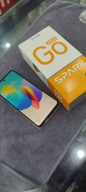 Tecno spark go 2024 4+4/64 GB with box chagr 2