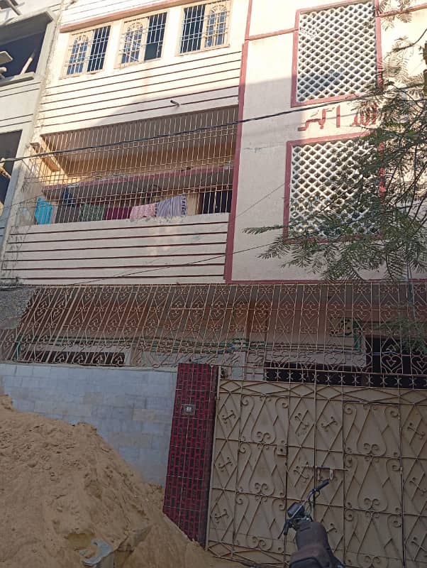 SECTOR 11-C/3 COMMERCIAL AREA, G+2 HOUSE,WEST OPEN, EXPECTED RENTAL INCOME-120K SAMNE AUR AS PAS ME SHOPS HAI, NORTH KARACHI 3