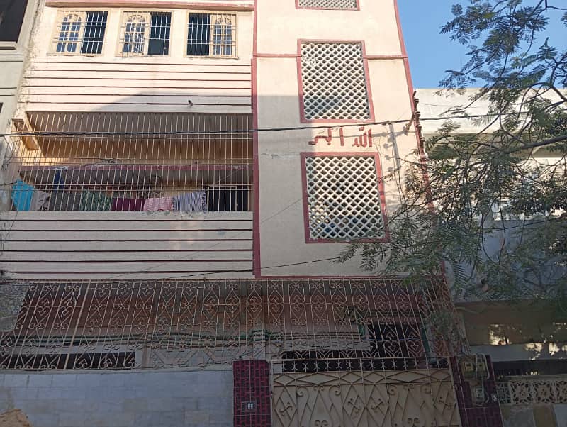 SECTOR 11-C/3 COMMERCIAL AREA, G+2 HOUSE,WEST OPEN, EXPECTED RENTAL INCOME-120K SAMNE AUR AS PAS ME SHOPS HAI, NORTH KARACHI 4