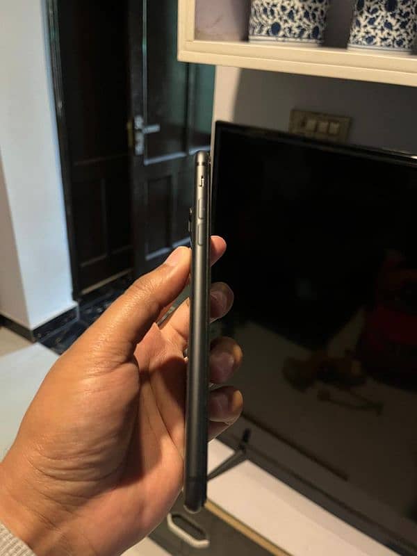 iPhone 8 Plus 64GB FU NON-PTA 3