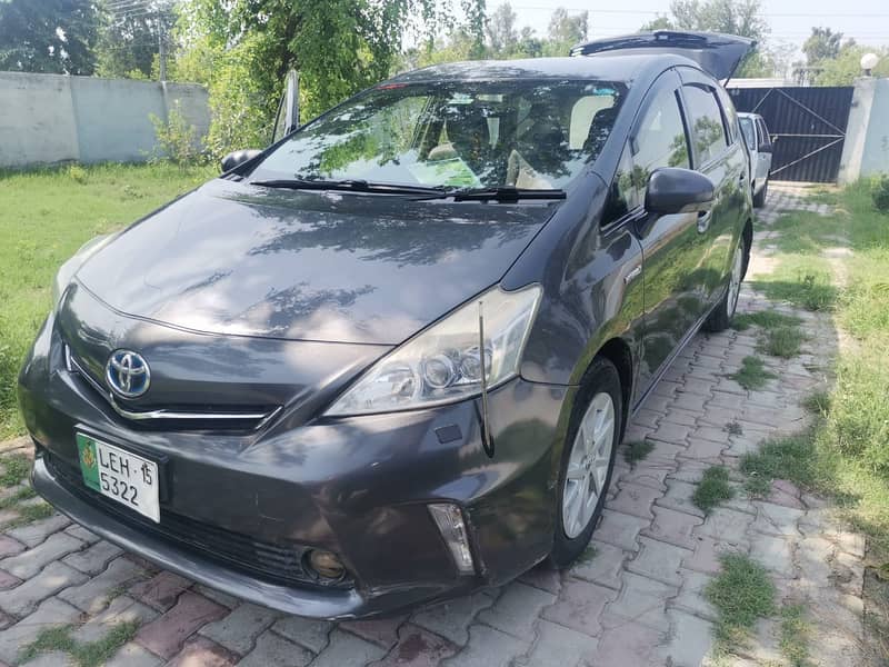 Toyota Prius Alpha 2012 import  2015 2