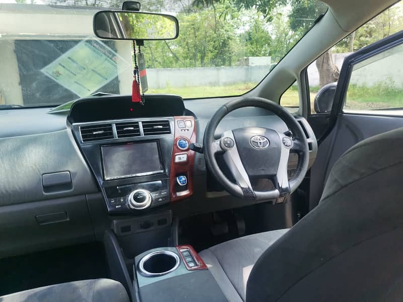 Toyota Prius Alpha 2012 import  2015 3