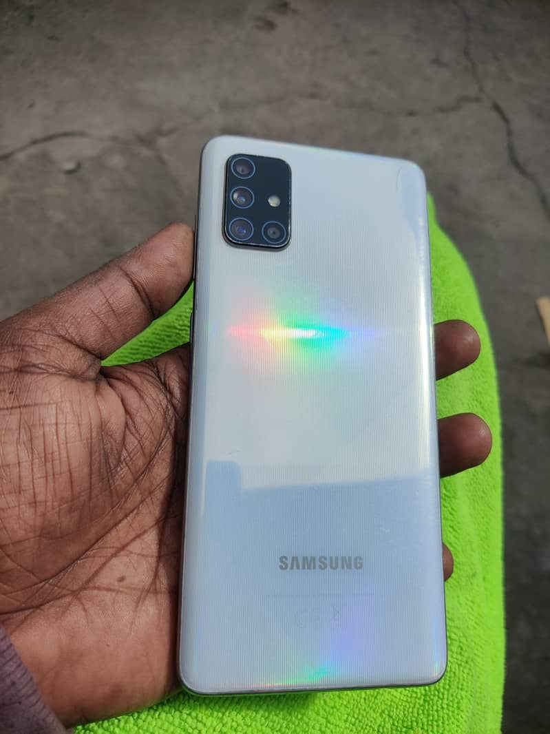 Samsung Galaxy A71 0