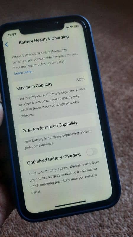 iPhone XR 256 GB 80% Battery 3