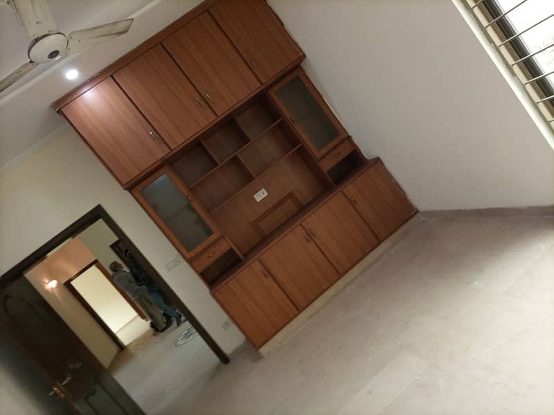 10 MARLA UPPER PORTION AVAILABLE FOR RENT 6