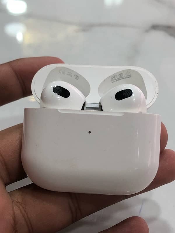 APPLE AIRPODS PRO 3 4