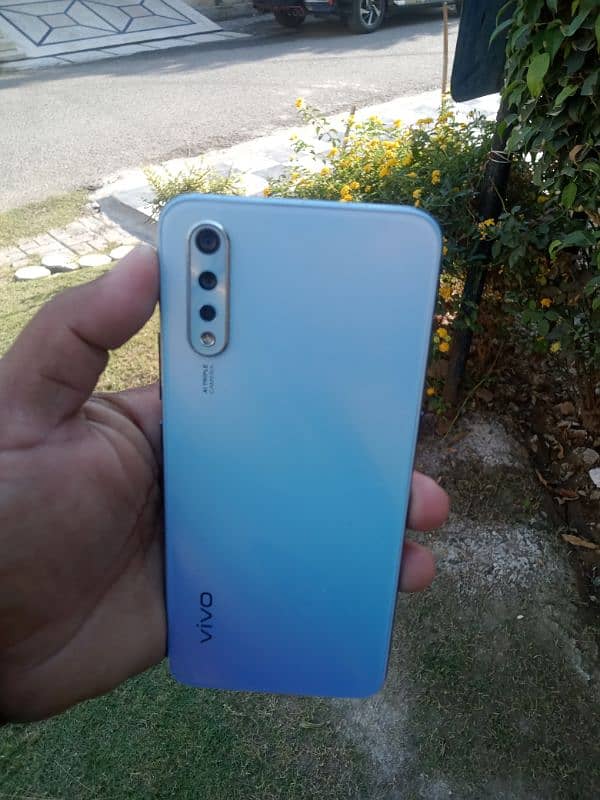 vivo s1 4 128 with box 2