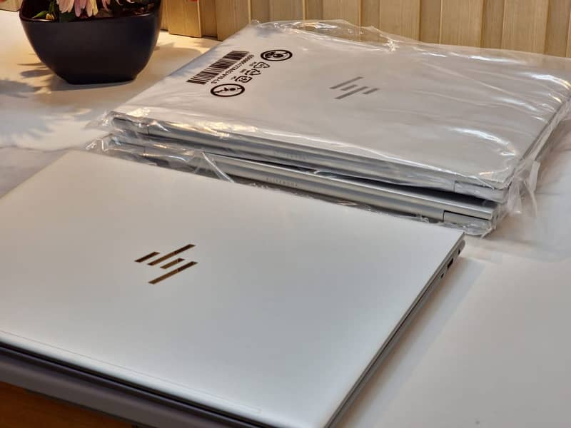 HP EliteBook 860 G10 i7-13th Gen vPro 1