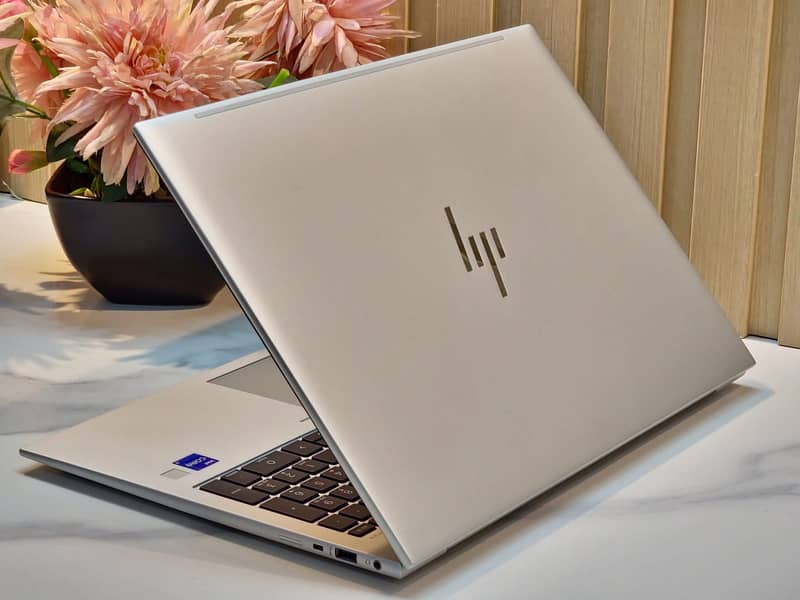 HP EliteBook 860 G10 i7-13th Gen vPro 2