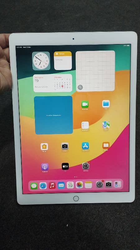 ipad pro 2nd generation, 13 inche, 64 GB Storage 1