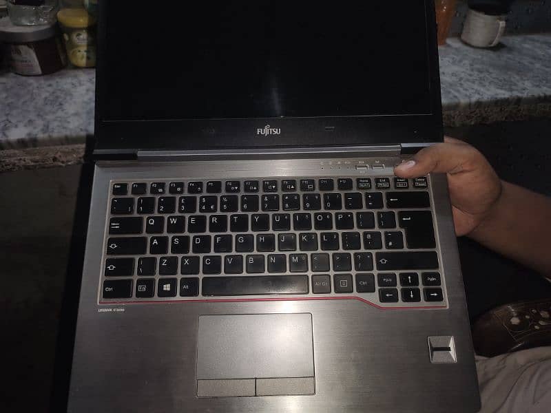 Fujitsu core i5 5 generation 4