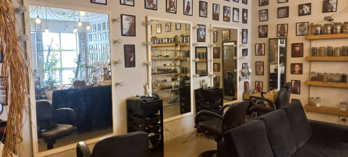 Beauty Salon / Beauty Parlor for sale / running Salon for sale 7