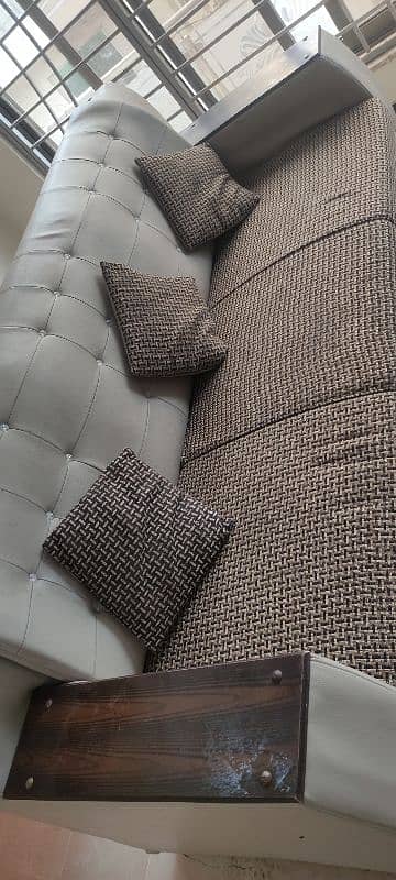 5 seater sofa in good condition . 6