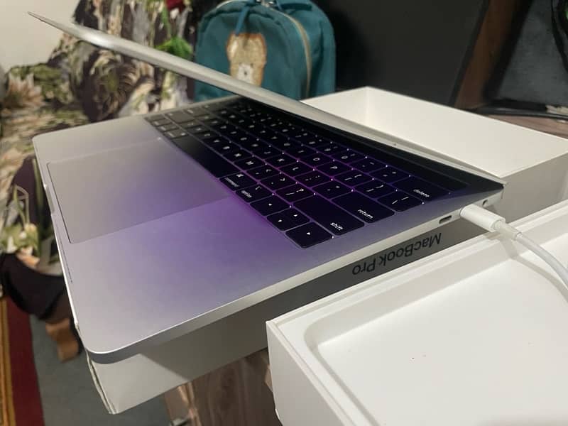 MacBook Pro 2019, 2.8 Ghz , 16GB and 1 TB 4