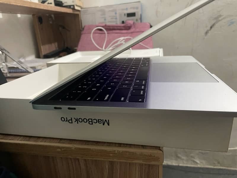 MacBook Pro 2019, 2.8 Ghz , 16GB and 1 TB 5