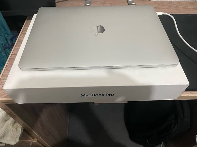 MacBook Pro 2019, 2.8 Ghz , 16GB and 1 TB 6