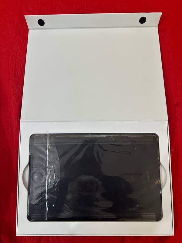 Wacom Intuos Pro Medium Drawing Tablet 1