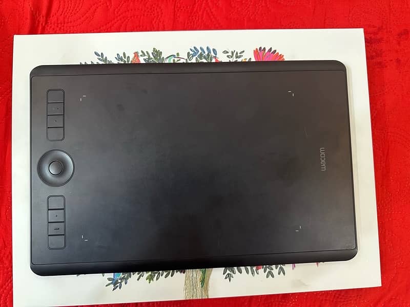 Wacom Intuos Pro Medium Drawing Tablet 7