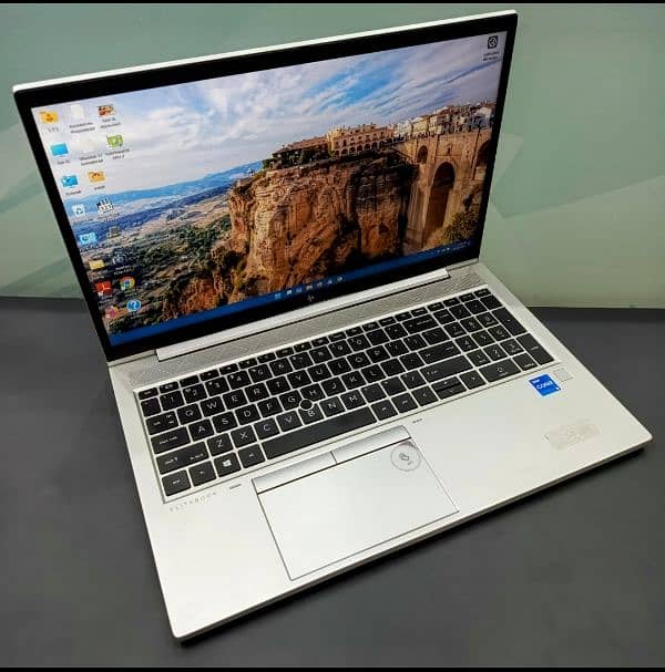 Hp ELITEBOOK 850/G6/i7/8G/2GB Graphics Card/Touch screen 1