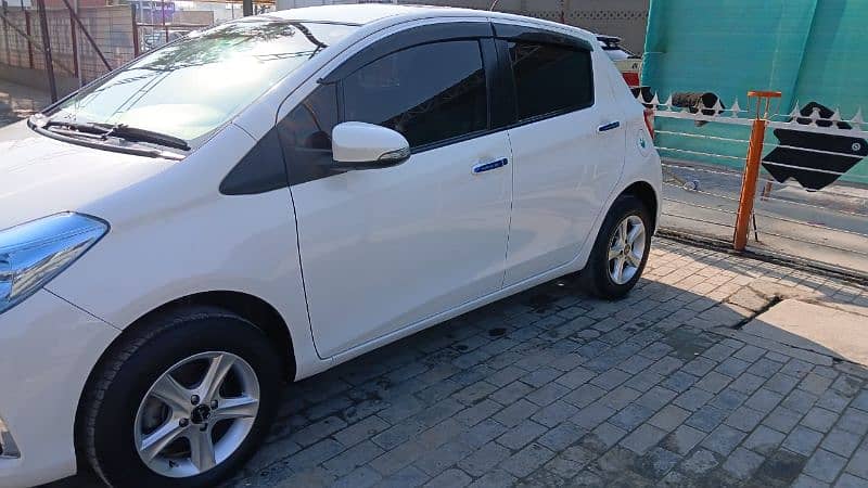 Vitz car for sale 4