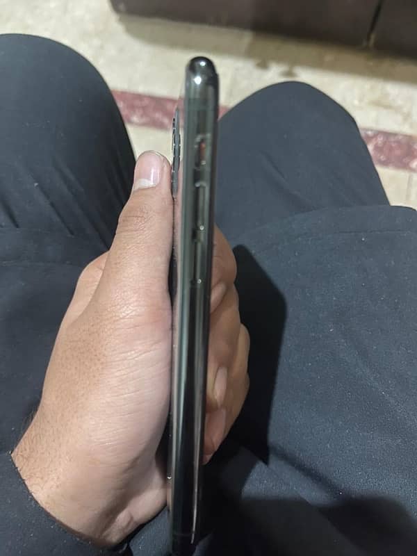 Iphone 11 pro non pta (not jv) 64gb with box Deal F2F possible 0